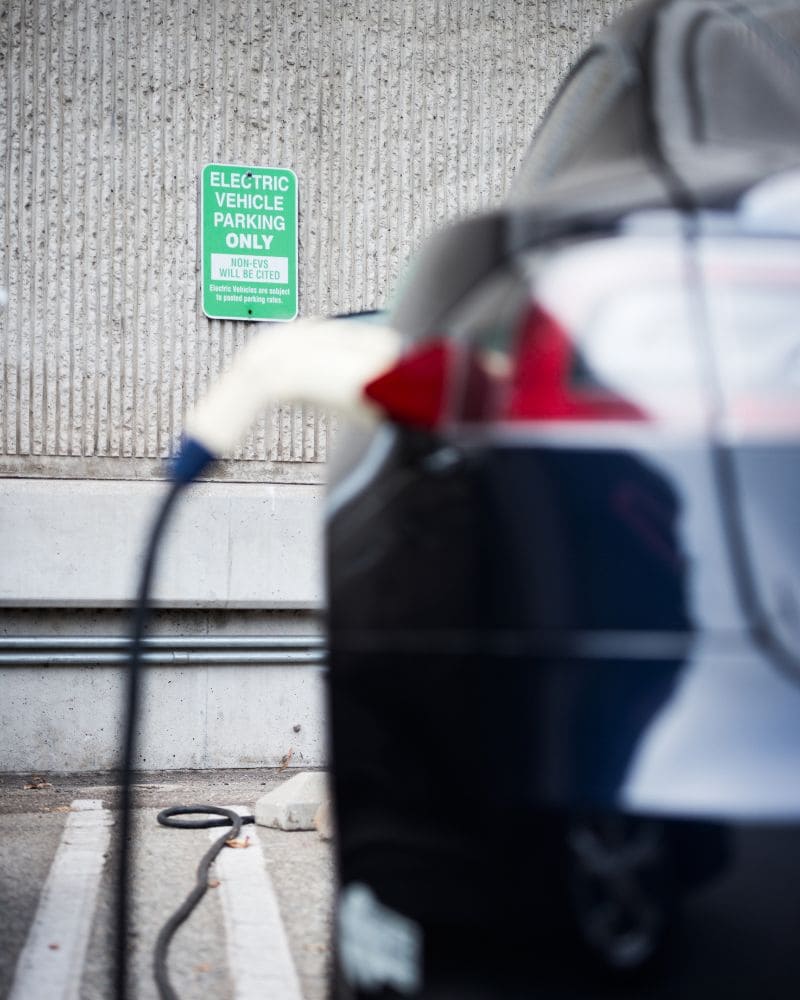 instalación cargador para coche eléctrico en Avilés